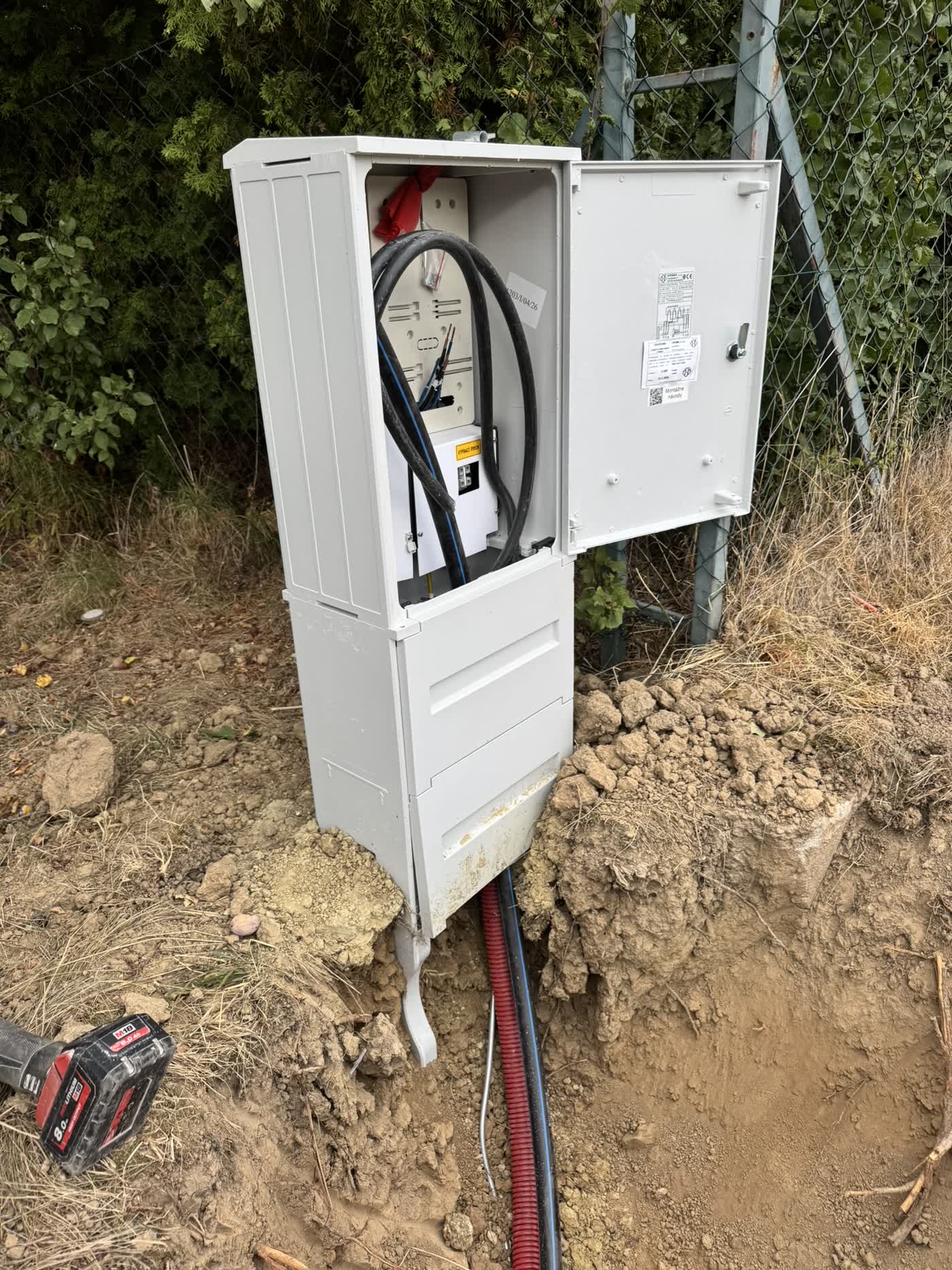 Elektrická prípojka a rozvádzač na hranici pozemku